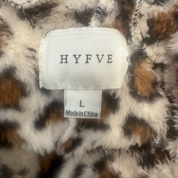 HYFVE Leopard Sherpa Pullover Size Large Hoodie Cream Brown Kangaroo Pocket - Picture 8 of 13